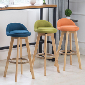 Taburetes de mostrador de cocina de espalda baja clásica rústica nórdica, silla de cocina, silla de <span class=keywords><strong>Bar</strong></span> de madera de goma, taburete de <span class=keywords><strong>Bar</strong></span> giratorio de madera con reposapiés - Product Image 3