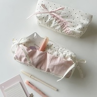 Trousse à crayons en tissu motif pois fraise, pochette de papeterie blanche avec nœud en forme de cœur et compartiment zippé