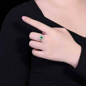 Anillo de Esmeralda Natural de Panjshir, Afganistán, Oro de 18K, Estilo Art Deco, Doble Halo con Incrustaciones de Diamantes Naturales Baguette y Redondos, 58 Piezas - Product Image 5