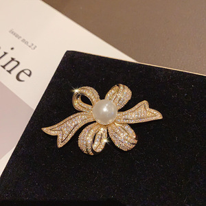 Dernières Broches Tendance en Cristal Floral, Designs Personnalisés, Boutons en Strass, Alliage Plaqué Or, Unisexe, Usage Quotidien, Fiançailles - Product Image 6