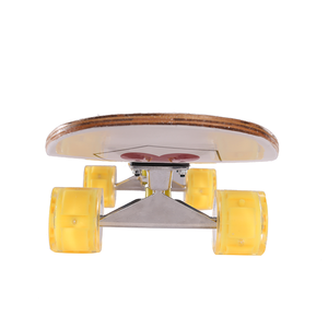 Planches <span class=keywords><strong>de</strong></span> <span class=keywords><strong>skate</strong></span> à 8 plis avec impression personnalisée à <span class=keywords><strong>prix</strong></span> d'usine avec roue à LED pour équipement <span class=keywords><strong>de</strong></span> fitness pour enfants - Product Image 4