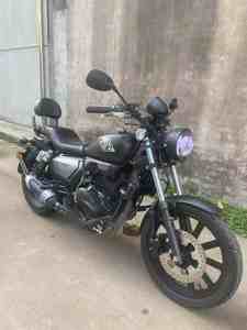 Moto Cruiser Rétro Qianjiang 202 - Chopper Classique Vintage pour la Conduite Urbaine - Product Image 1