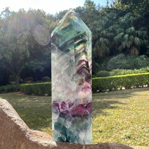 Vente en gros de tours de cristal de quartz fluorite naturelle polie en forme de flocon de neige, pierres de guérison avec ornement en plume pour présentation sur bureau - Product Image 1