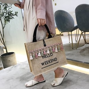 Sac fourre-tout d'été en paille et lin avec imprimé lettres et pompons pour femme, sac fourre-tout en jute recyclé, sac fourre-tout en sisal, sacs fourre-tout de plage en jute - Product Image 1