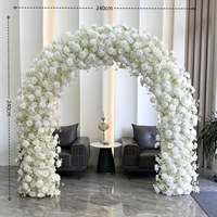 Composition florale de luxe en forme d'arche de corne et de roses, boule de fleurs pour décoration de toile de fond de scène de mariage, ornement pour vitrine d'hôtel