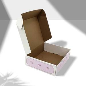 Boîte d'expédition en carton ondulé mat gaufré personnalisée, emballage recyclable pour cosmétiques, produits de beauté et cadeaux - Product Image 1