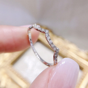 Elegante Anello Sottile a Corona Stile Principessa Minimalista Gioielli Moda Donna per Uso Quotidiano Regalo Chic - Product Image 1