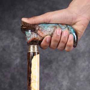 Bastón artesanal único con trabajo de resina que ofrece un diseño elegante y un rendimiento robusto - Product Image 6