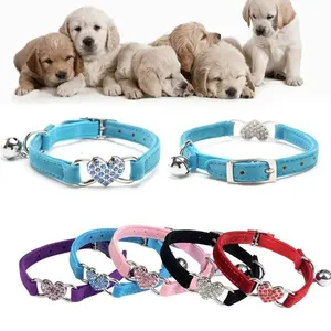 Kristall elastische Hund pu Halsband Verpackung Samt Glocke Herzförmige Haustier Hund Strass Halsband Halskette