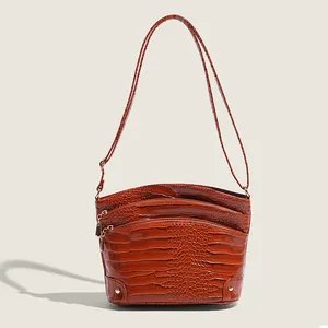 来样定做批发女式复古PU皮革单手提包便携式多口袋拉链封口吊带斜挎包冬秋 - Product Image 3