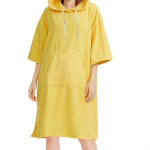 Peignoir <span class=keywords><strong>de</strong></span> plage en fibre ultrafine personnalisé avec matériau éponge <span class=keywords><strong>pour</strong></span> changer <span class=keywords><strong>de</strong></span> <span class=keywords><strong>cape</strong></span> à capuche <span class=keywords><strong>de</strong></span> surf - Product Image 2