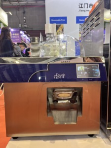 Congelatore Verticale a Batch da 30L/H per Mantenere Fresco Durante la Notte, Macchina per Gelato Artigianale da Banco Tutto in Uno, 1800W Monofase per Gelateria - Product Image 3
