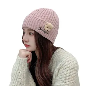 Hot Sale New Arrival Super beliebtes neues Design Winter Warm Lady Strick mütze mit kleinem Bären