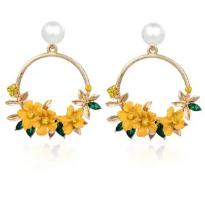 Heißer Verkauf Fashion Korean Blume Süße Weichen Ton Perle Ohrringe Gold Überzogene Metall Baumeln Ohrringe Für Mädchen