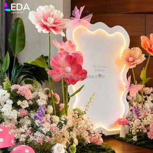 Décoration de scène pour fête d'anniversaire simple LEDA, toile de fond en acrylique blanc à bords festonnés, mur de fond LED pour mariage - Product Image 3