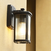 Applique murale extérieure étanche en aluminium moulé sous pression avec diffuseur en verre, 240V, noire, 2700K, CRI 80, pour jardin et rue