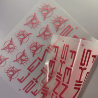 Logo de marque personnalisé en relief 3D, étiquette de vêtement en silicone caoutchouc 3D, autocollant thermocollant pour T-shirt