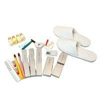 Ensemble d'articles de toilette jetables pour hôtel, kit de salle de bain de luxe avec pantoufles et articles de toilette pour chambres d'hôtes 5 étoiles