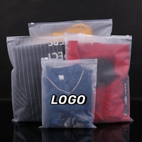 Sacs de vêtements givrés à fermeture éclair avec logo imprimé personnalisé Sacs d'emballage de t-shirt givré à fermeture éclair en plastique zip-lock transparent