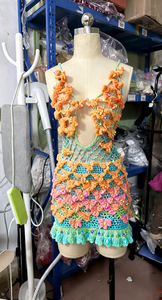 Vestido Mini Modesto <span class=keywords><strong>de</strong></span> Ganchillo Satinado Hecho a Mano LM D83 con Apliques Florales 3D, Cola Dramática con Volantes, Estilo Y2K Dulce y Cintura Natural - Product Image 2