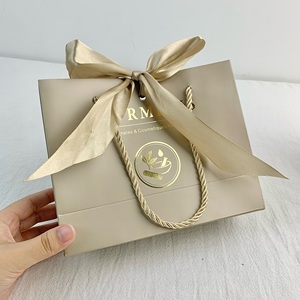 <span class=keywords><strong>Bolsas</strong></span> <span class=keywords><strong>de</strong></span> <span class=keywords><strong>Papel</strong></span> para Regalo con Logotipo Personalizado, <span class=keywords><strong>Bolsas</strong></span> <span class=keywords><strong>de</strong></span> Compras <span class=keywords><strong>de</strong></span> <span class=keywords><strong>Lujo</strong></span> para Ropa, con Asas <span class=keywords><strong>de</strong></span> Listón - Product Image 3
