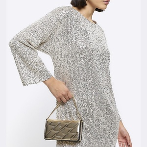 เดรสสั้นทรงเข้ารูปประดับเลื่อมสีเงินสุดหรู ดีไซน์ใหม่ล่าสุด คอปก แขนสามส่วน เหมาะสำหรับงานปาร์ตี้และงานค็อกเทล - Product Image 4