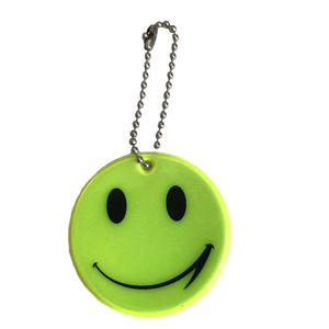 Porte-clés réfléchissant vert <span class=keywords><strong>lime</strong></span> en plastique de mode avec porte-clés de produit de sécurité sourire pour cadeau père - Product Image 4