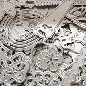 50 قطعة عشوائية من قوالب القطع المعدنية المصنوعة من الفولاذ الكربوني للحرف اليدوية، قوالب للسكرابوكينغ وصناعة البطاقات اليدوية، قوالب نقش وتشكيل - Product Image 1