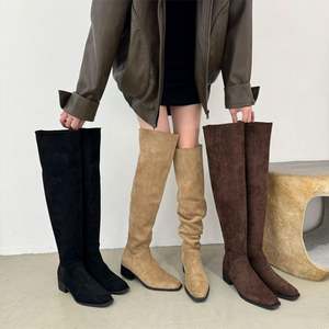 รองเท้าบูทแฟชั่นดีไซน์หรู นำเข้าหนังลูกวัว หัวเข็มขัดแบบ Horse Bit ส้นเหลี่ยม รองเท้าบูทแบบแบนสำหรับฤดูใบไม้ร่วงและฤดูหนาว - Product Image 2