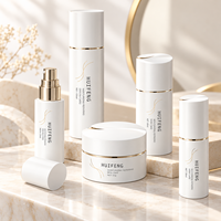 Set Kemasan Kosmetik Kaca Putih Mewah Custom dengan Lis Emas, Botol Lotion Perawatan Kulit, Botol Serum, dan Stoples Krim Wajah