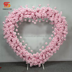 Arco de Flores de Rosas Blancas Artificiales de Seda de 8 pies de Altura con Base de Tela Suave para Propuesta de Matrimonio - Product Image 4