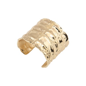 Bracciale di Lusso di Alta Gamma con Stampa Coccodrillo, Sofisticato ed Elegante, Bracciale a Fascia Larga in Lega Metallica Placcata Oro/Argento - Product Image 1