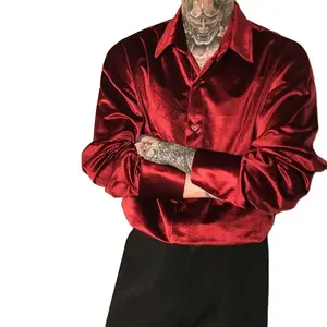 Camicia di velluto rosso natale uomo nero vestiti di lusso per uomo bordeaux Chemise Velours Homme uomo coreano abbigliamento Streetwear
