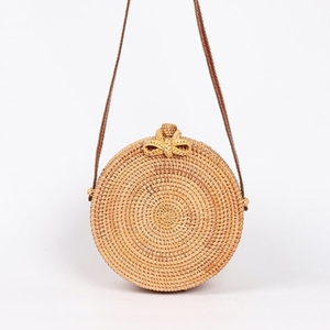 Bolso tejido de mimbre redondo tejido a mano de alta calidad a precio de fábrica con correa de cuero, bolso cruzado para mujer hecho en Vietnam - Product Image 2