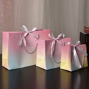 Bolsas de Regalo Ecológicas de Papel Kraft para Bolsos y Cosméticos con Diseño de Cinta Clásica de Lujo - Product Image 4