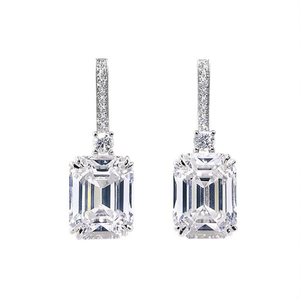 Orecchini Pendenti E1432 in Oro Bianco con Cristalli e Strass, Montatura Geometrica a Griffe, Gioielli di Lusso da Sposa per Donne - Product Image 1