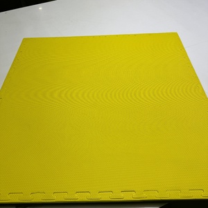 Tatami de gym Taekwondo 100*100cm, tapis de sol en mousse EVA emboîtable, 2cm, portable et imperméable, avec motif feuille et croix - Product Image 1