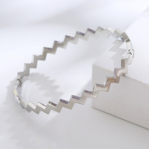 Bracelet jonc unisexe en acier inoxydable plaqué or 18 carats, motif vague en Z, bijoux de mode en gros, accessoires cadeaux 2026 - Product Image 6