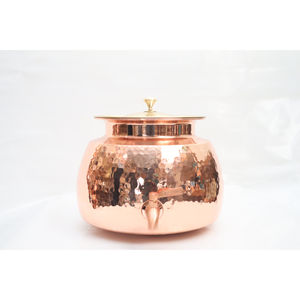 หม้อทองแดงขนาดเล็ก 5000 มล. หม้อทองแดงตีลายทำมือคุณภาพพรีเมียม พร้อมขาตั้งทองเหลืองและฝาทองเหลือง น้ำหนัก 1.750 กก. - Product Image 1