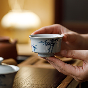 Taza Maestra de Cerámica Guanlan Retro Antigua Esmaltada con Bambú Azul Subesmaltado, Taza para Degustación de Té, Juego de Té para el Hogar - Product Image 1