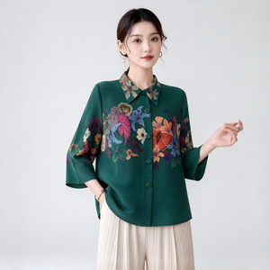 Chemisier plissé floral élégant <span class=keywords><strong>pour</strong></span> femme, imprimé artistique, boutonné, expédition rapide en 7 jours, modèle technique, prêt à être expédié - Collection 2026 - Product Image 2