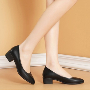 Zapatos <span class=keywords><strong>de</strong></span> Trabajo <span class=keywords><strong>de</strong></span> Cuero Suave y Suela Blanda para Azafatas, Color Negro - Product Image 1