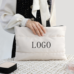 Nouveau Style <span class=keywords><strong>petit</strong></span> <span class=keywords><strong>sac</strong></span> <span class=keywords><strong>matelassé</strong></span> <span class=keywords><strong>matelassé</strong></span> doux coton <span class=keywords><strong>matelassé</strong></span> maquillage sacs à cosmétiques voyage toilette maquillage pochette pour les femmes - Product Image 1