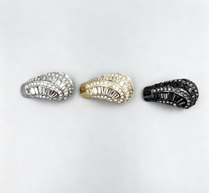 सुरुचिपूर्ण उंगली कोंच बकल मिश्र धातु सैंडल - Product Image 1