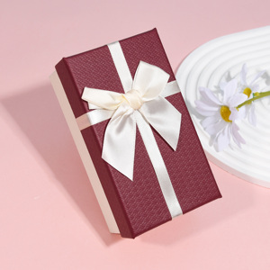 Petite boîte d'emballage cadeau de sous-vêtements de luxe recyclée personnalisée avec papier d'enrobage UV et couvercle avec motif imprimé UV - Product Image 3