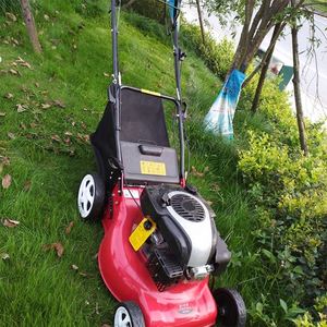 Tondeuse à gazon autotractée 161cc à essence, modèle 2020, très vendue - Product Image 1