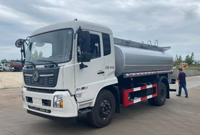 Camion-citerne à liquides ordinaire QTD Kinland 4X2 12,35 CBM 210 CV Euro VI pour le transport de liquides lubrifiants, réducteurs d'eau et purificateurs