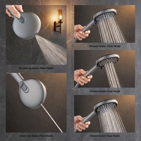 Système de douche thermostatique en laiton poli avec affichage numérique de la température, commande par touches, design minimaliste carré, pommeau de pluie supérieur