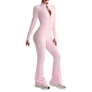 Ensembles de sport respirants unis pour femmes, avec legging évasé et haut à col montant ajusté taille haute, pour le fitness en studio - Product Image 2