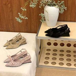 Sandalias de cuña florales estilo francés para mujer, con punta en pico y lazo en el talón, ideales para combinar con faldas de primavera y verano. - Product Image 4